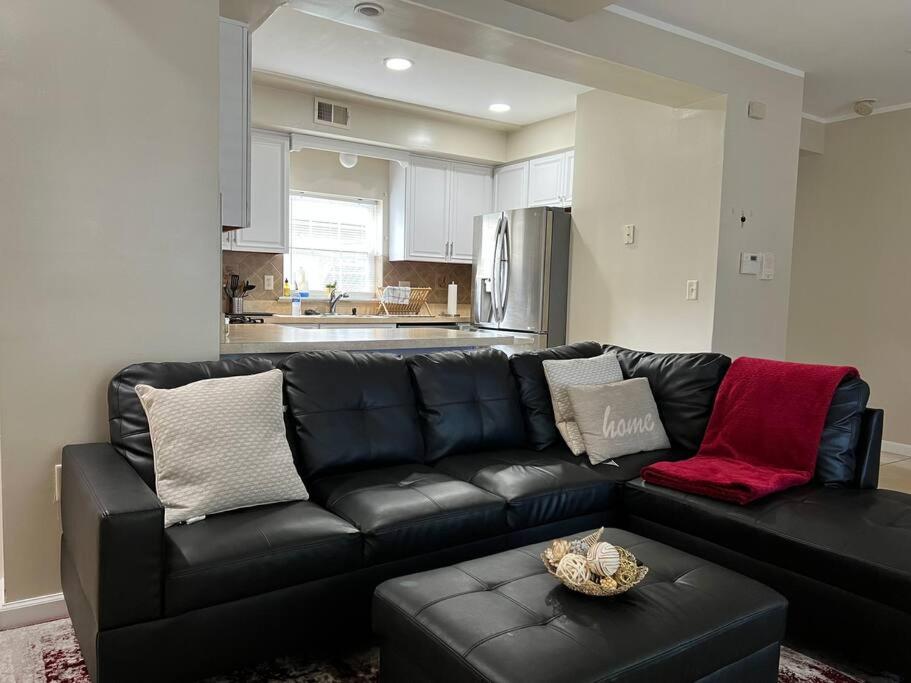 2Bedroom Apartment close to NYC/ EWR image
