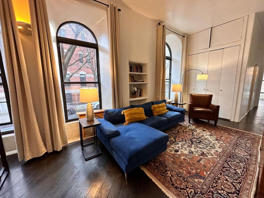 Elegance of Harlem image