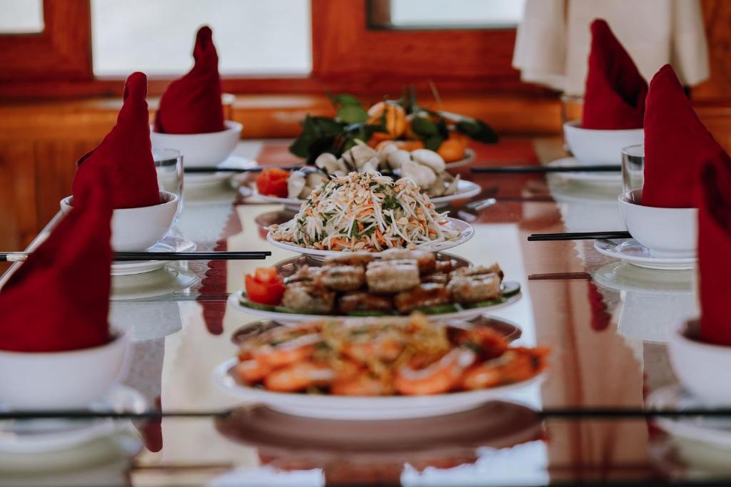 Lan Ha Bay Cruise 2Days 1Night From Cat Ba Island