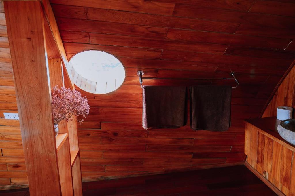 Lan Ha Bay Cruise 2Days 1Night From Cat Ba Island