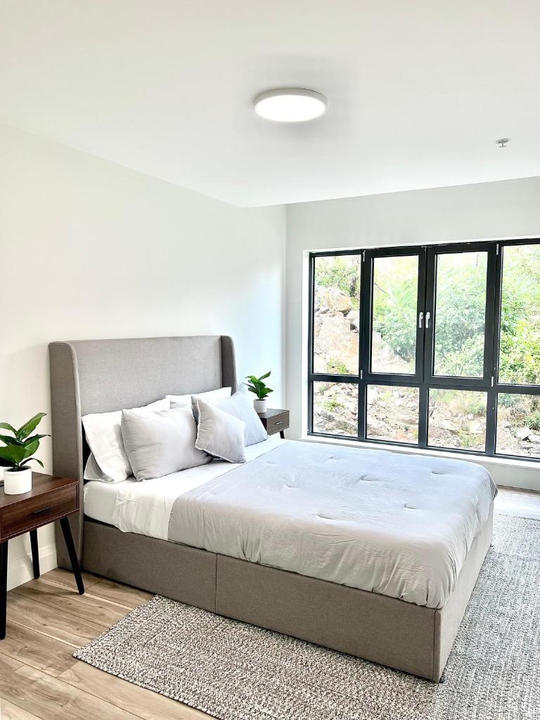 Luxury Modern Apartment in Heart of Quincy image