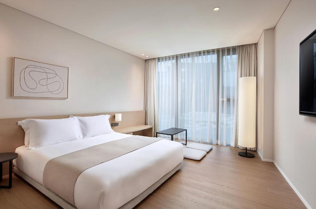 Shilla Stay Plus Iho Tewoo Ocean Front - Tap to explore photos