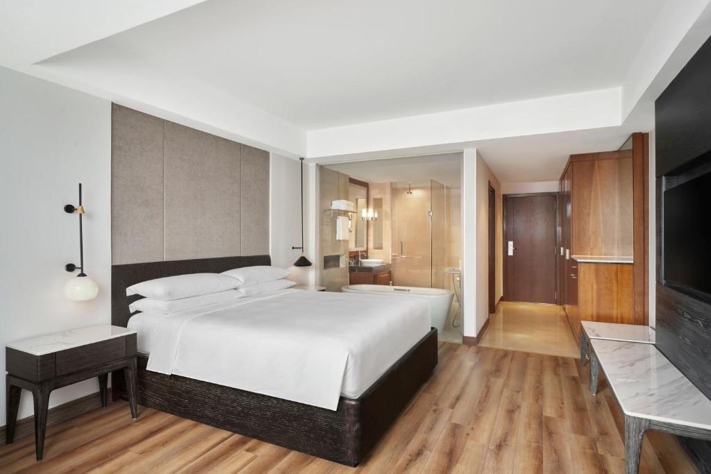 Crowne Plaza West Hà Nội
