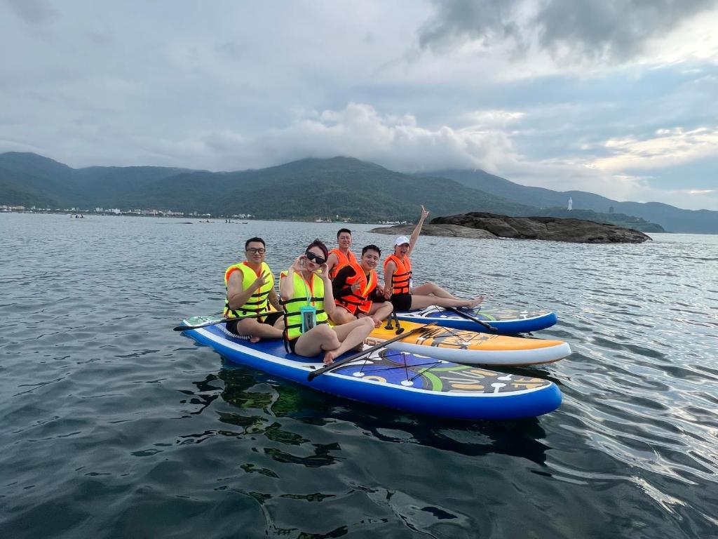 SUP (Stand-up Paddleboard) rental service