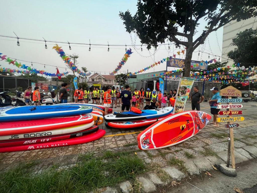 SUP (Stand-up Paddleboard) rental service