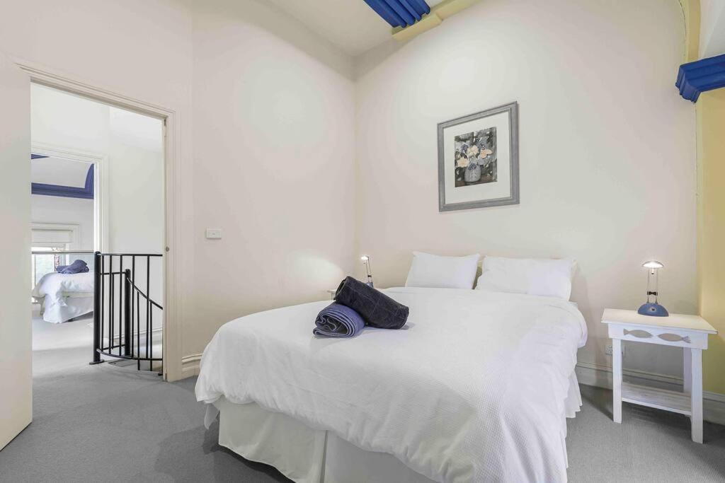 Centre of Queenscliff -Heritage Ballroom Apartment One photo 2