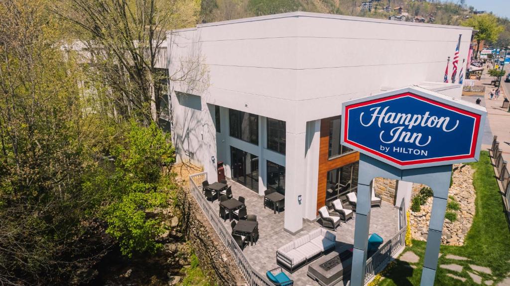 Hampton Inn Gatlinburg image