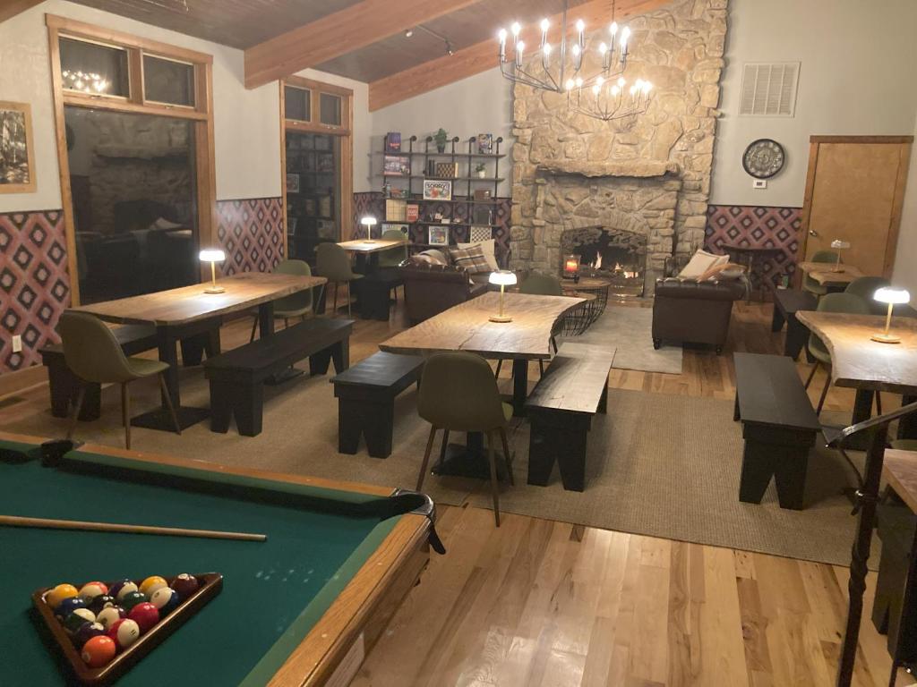 Country Mountain Inn image