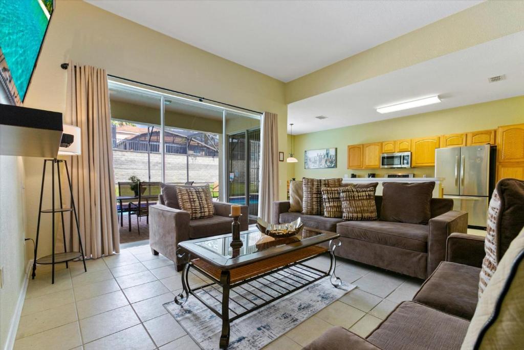 2678 Manesty Lane image