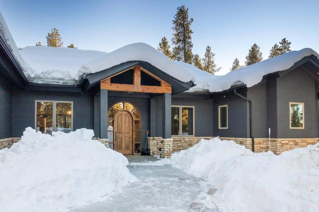 Modern luxury mountain house image