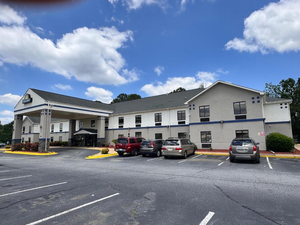 Days Inn by Wyndham Greenville South/Mauldin image