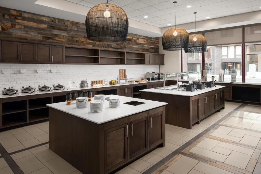Residence Inn by Marriott Portland Downtown/RiverPlace image