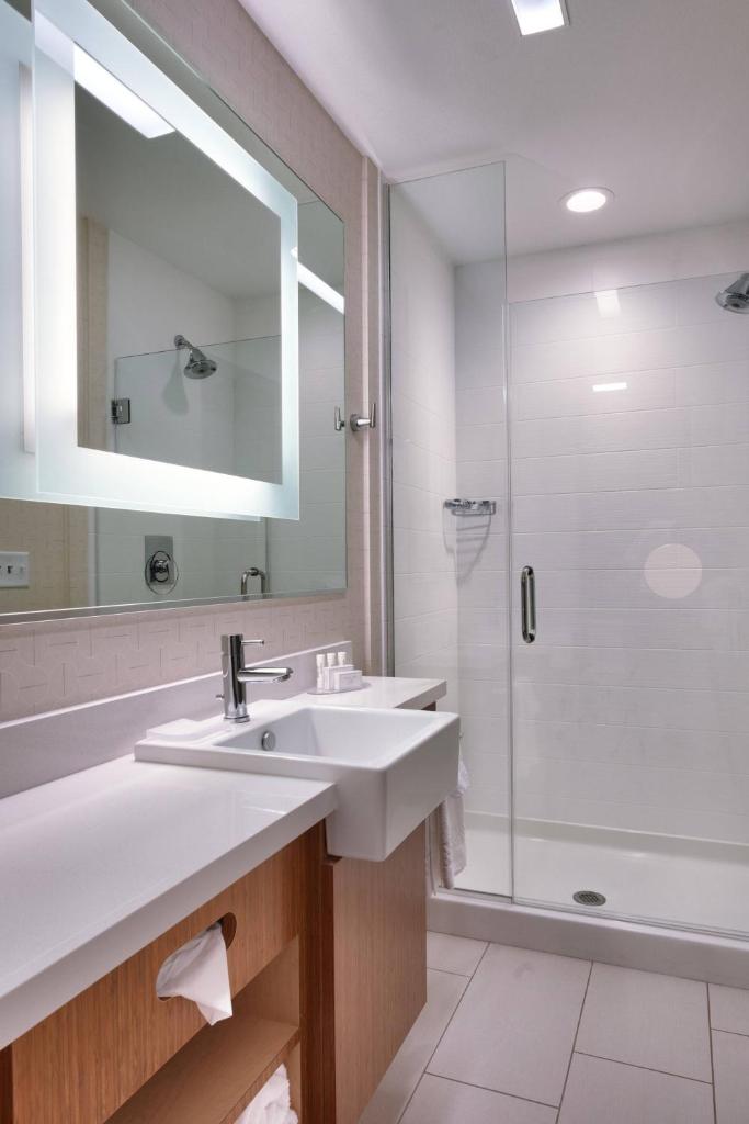 SpringHill Suites by Marriott Coeur d'Alene - Tap to explore photos