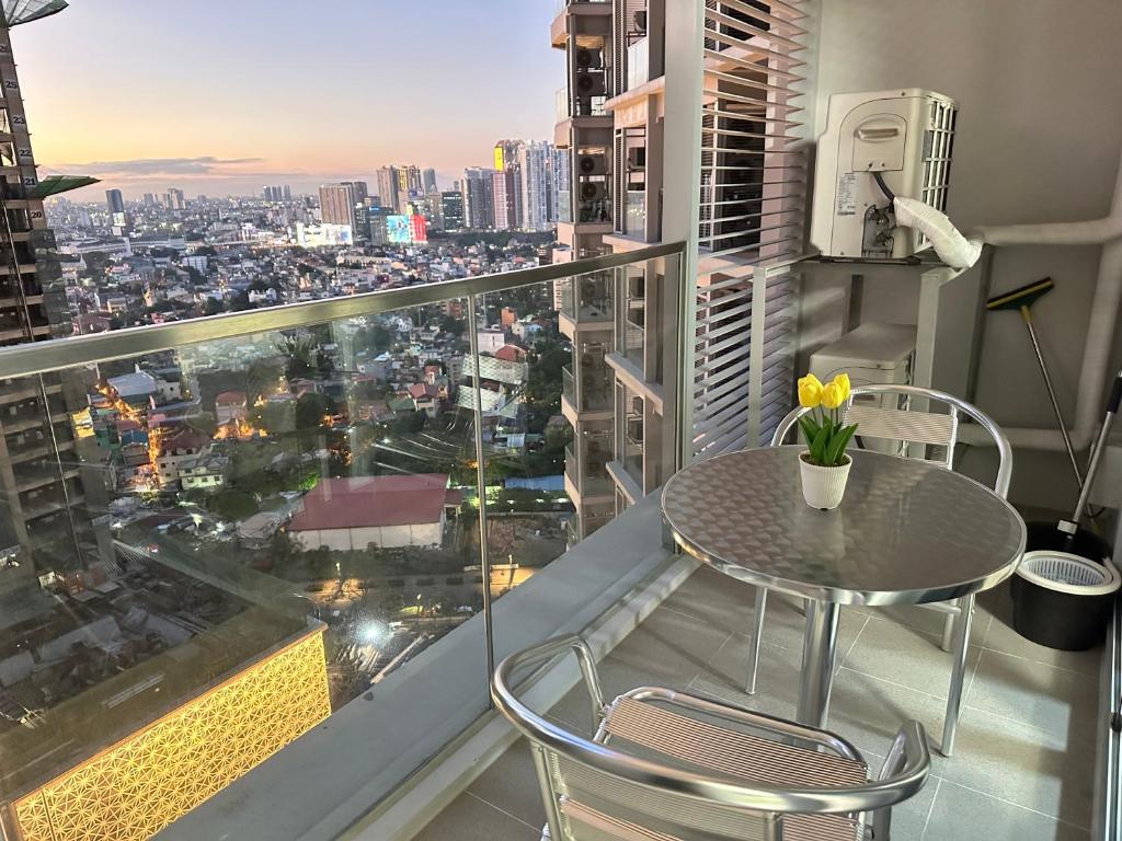 Relax and Unwind at Uptown BGC - Tap to explore photos