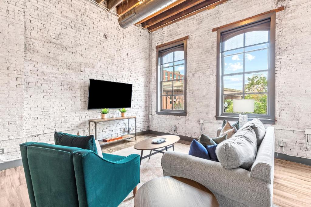2BR Loft-Gated Parking-WD-P104 image
