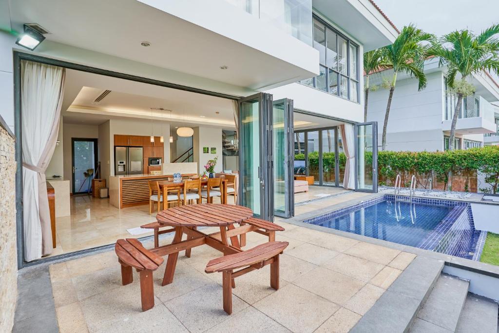 Ocean Retreats Villas Danang