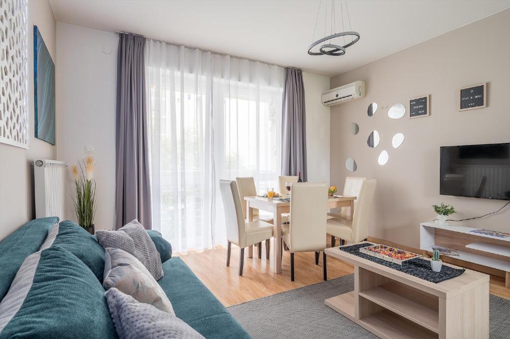 Two-bedrooms apartment CBD BP - Tap to explore photos