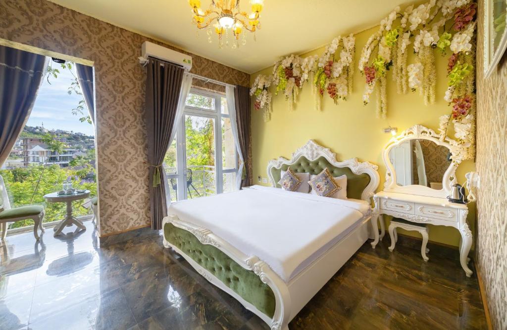 Strawberry Garden Hotel