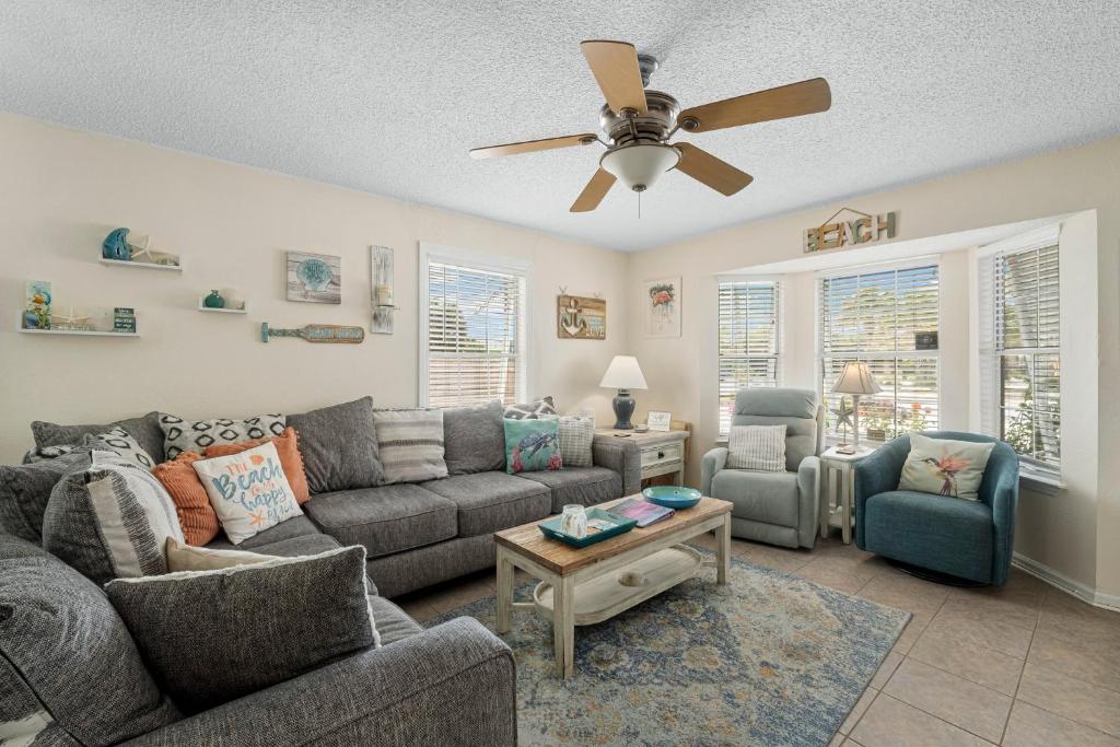 Bellas Beach House image
