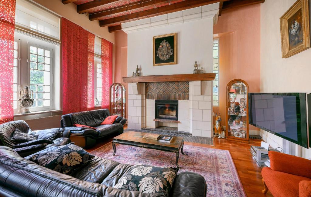 Gorgeous Home In Lencloître - Tap to explore photos
