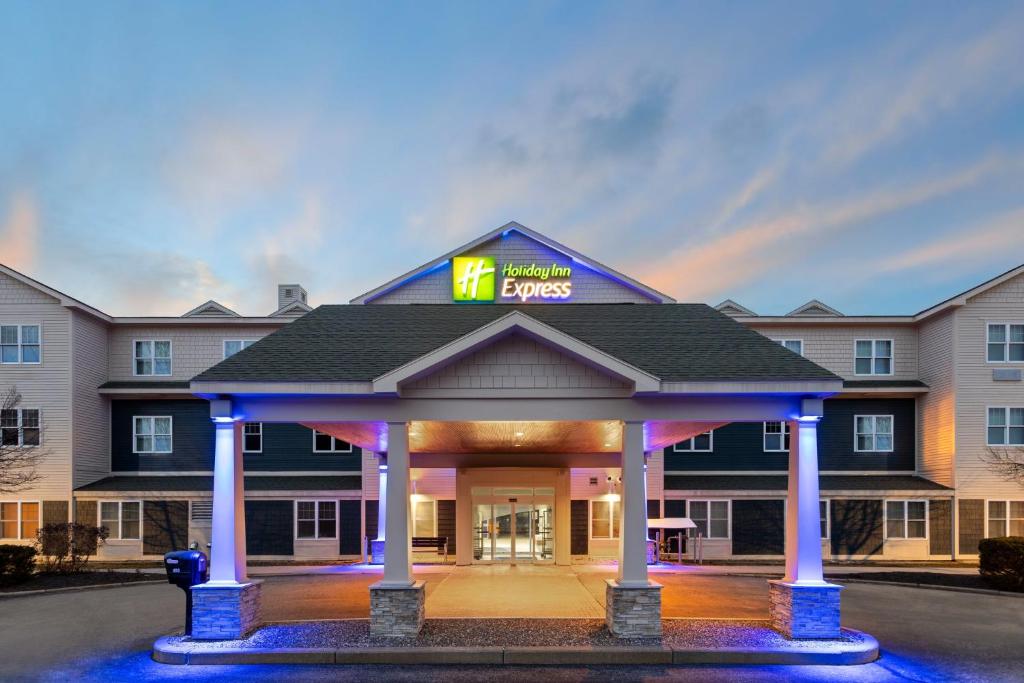 Holiday Inn Express Hotel & Suites Freeport, an IHG Hotel image