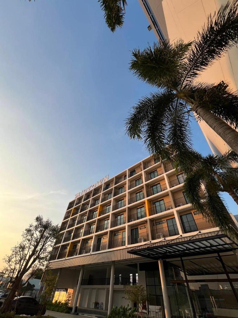 Hatyai Midtown Hotel - Tap to explore photos