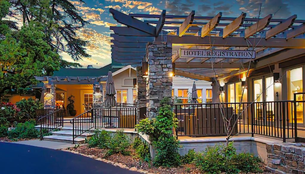 Wine & Roses Hotel Restaurant Spa image