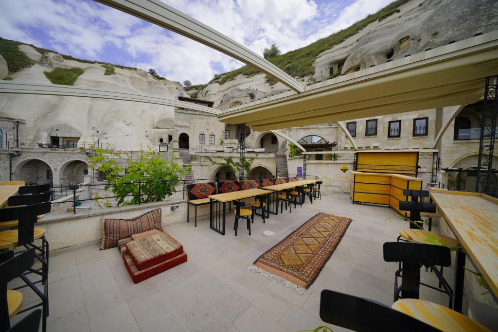 Vezir Cave Suites - Tap to explore photos