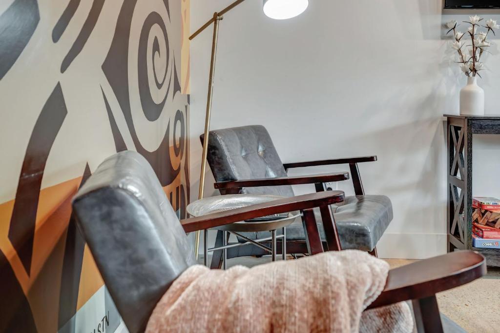 New Studio with 2 beds 7 mins to DT - Tap to explore photos