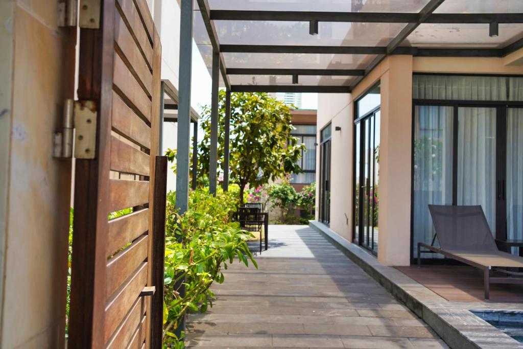 Seascape Villas In Long Beach Cam Ranh