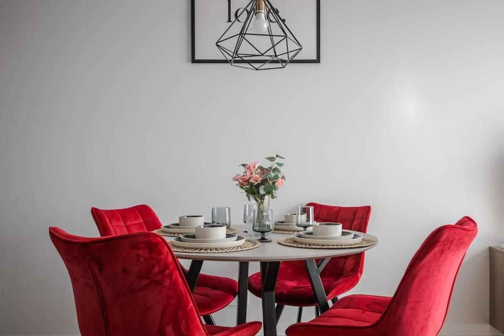 Home sweet home, cozy apartments, free underground parking, long stays welcome - Tap to explore photos