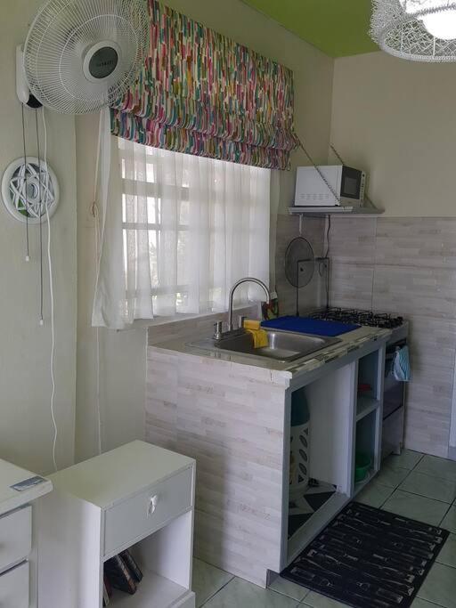 Stay Awhile Studio Apartment - Live Like A Local photo 4
