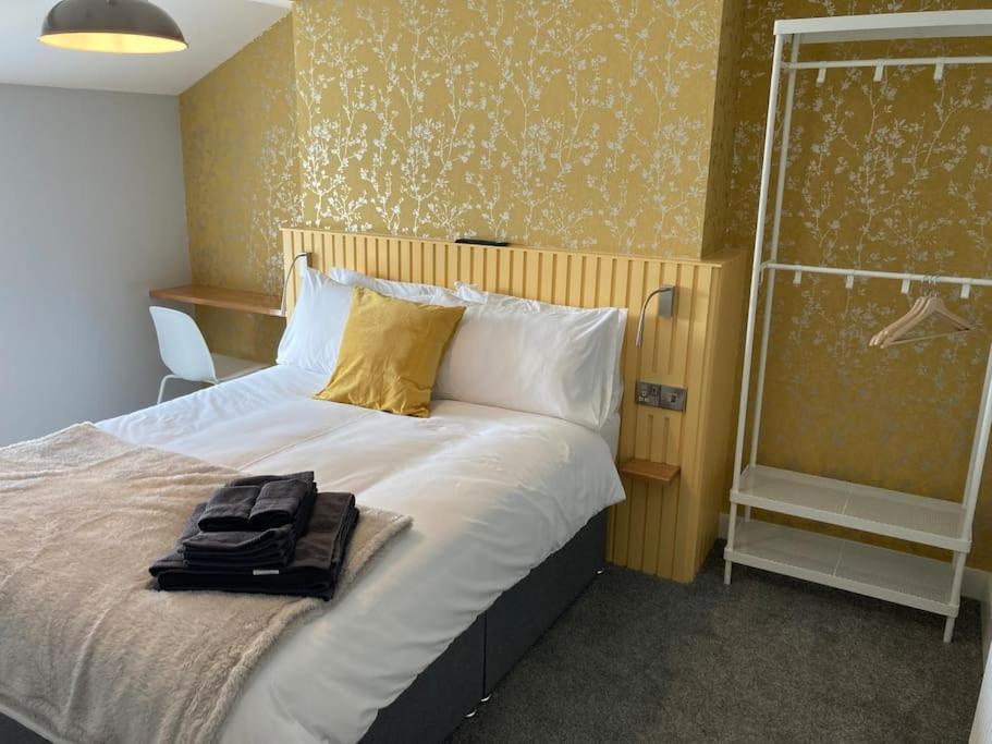 Exceptional 5 bed house near City Centre - Tap to explore photos