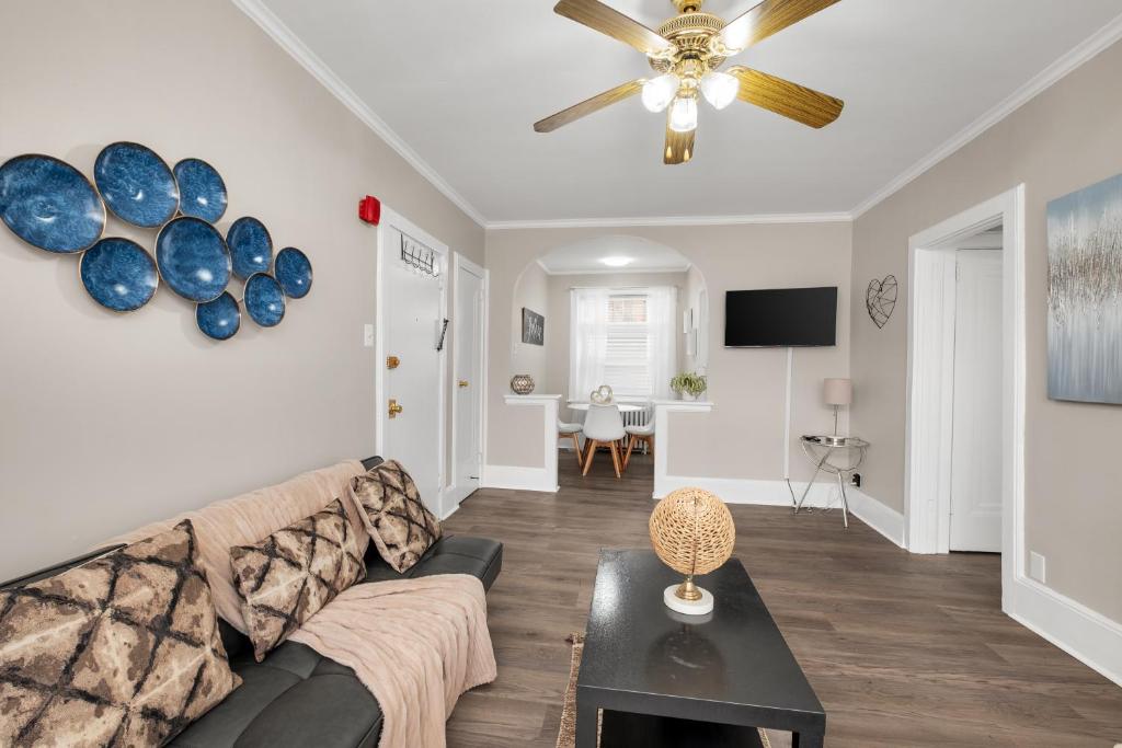 Amazing 2br By Upenndrexel image