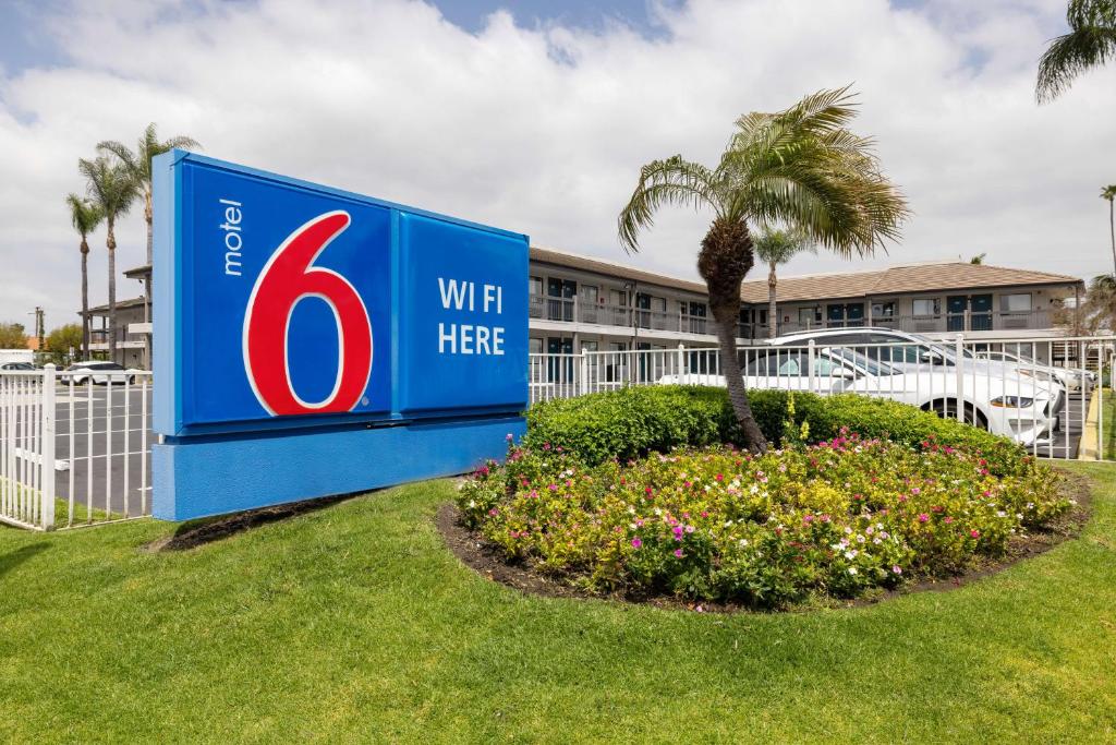 Motel 6 Santa Ana, CA image