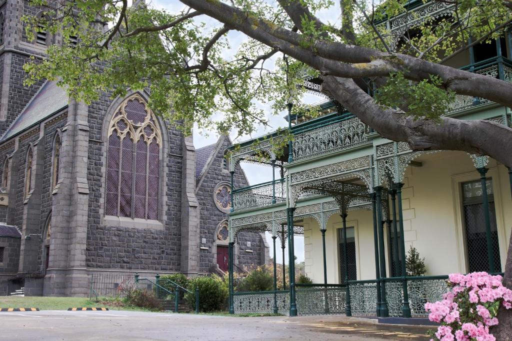 Myers Manor I Geelong CBD