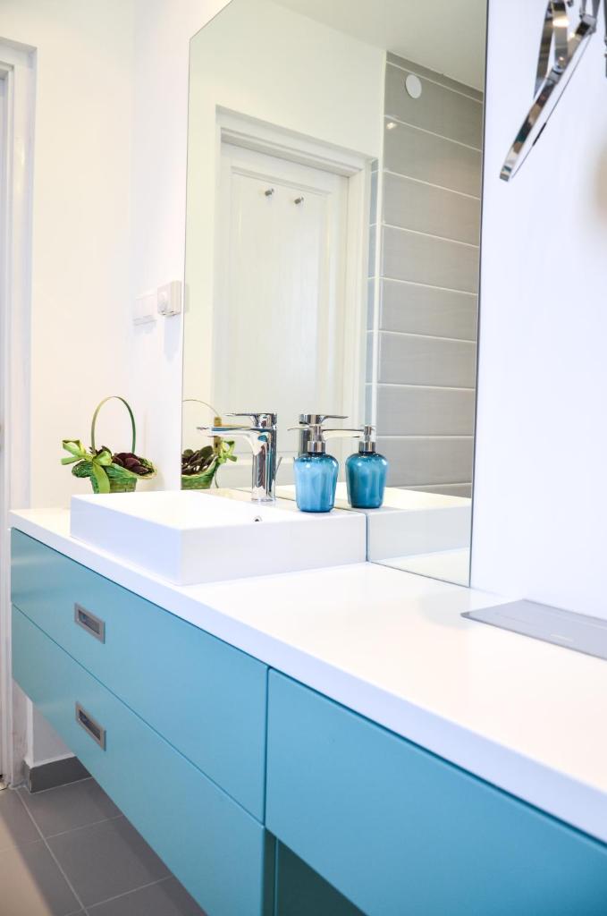 Blue Luxury Apartment photo 2
