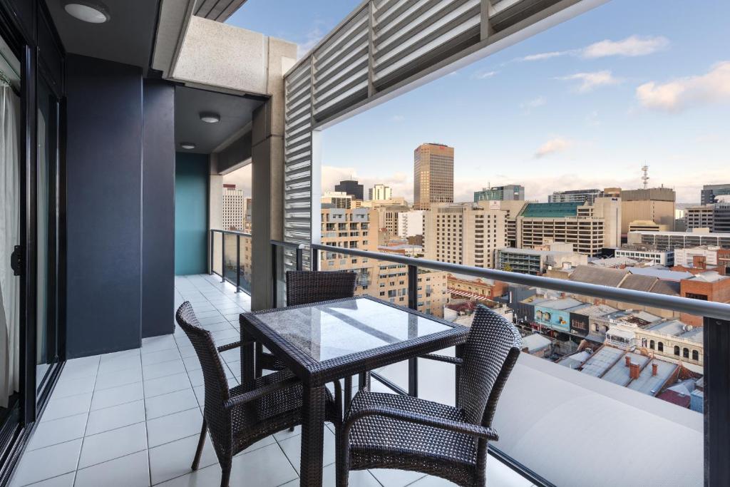 Oaks Adelaide Horizons Suites photo 3