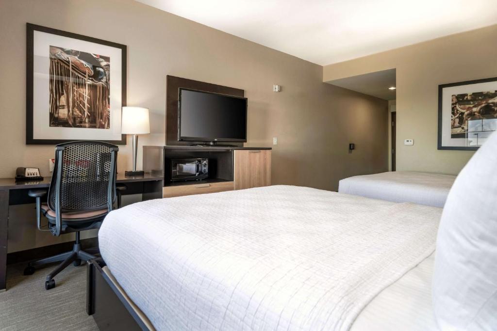 Best Western Premier Bryan College Station - Tap to explore photos