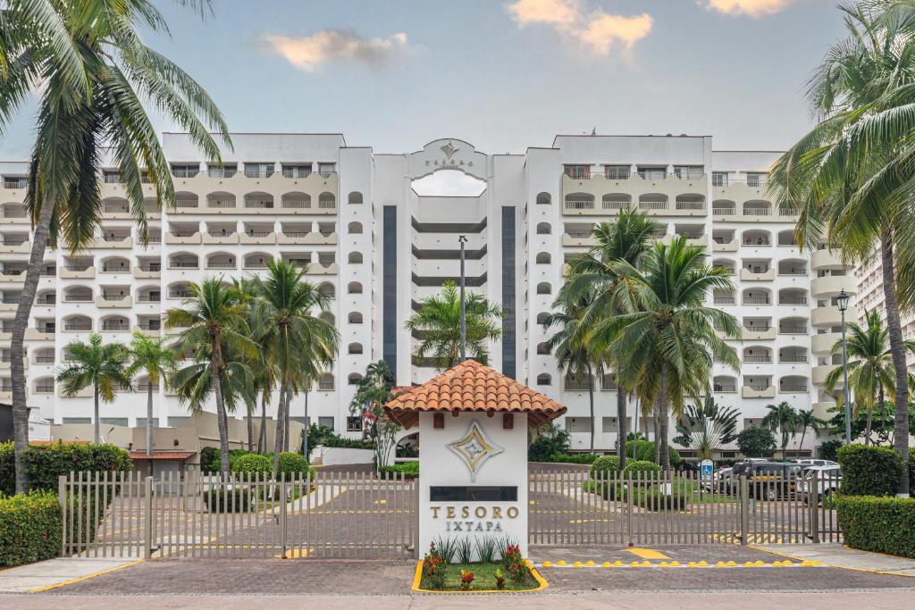 Tesoro Ixtapa All Inclusive - Tap to explore photos