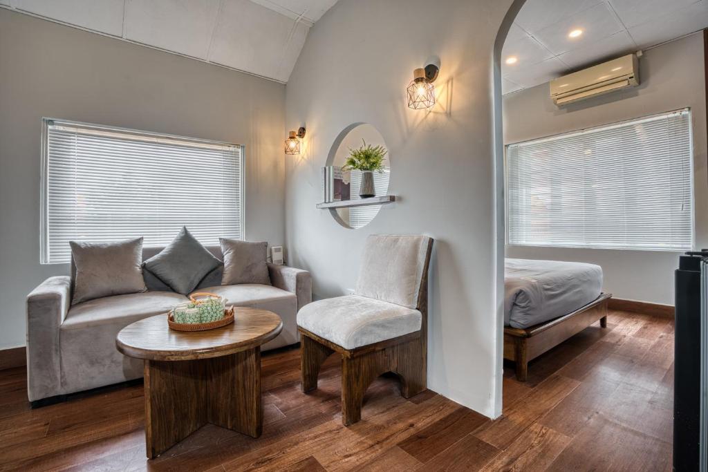 ANNAM WestLake Charm-Brandnew-Cozy Comfort-Bathtub