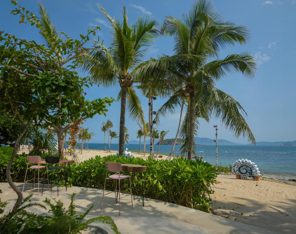 Cozy Front Beach House wid Private Beach