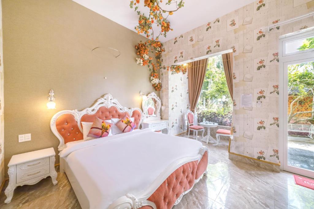 Strawberry Garden Hotel