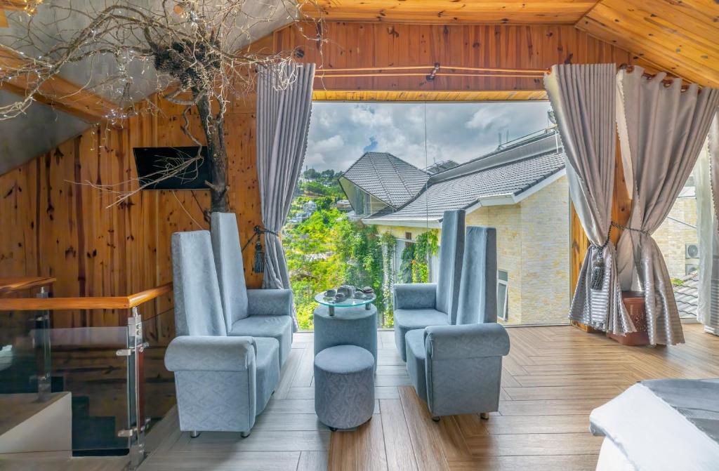 Strawberry Garden Hotel