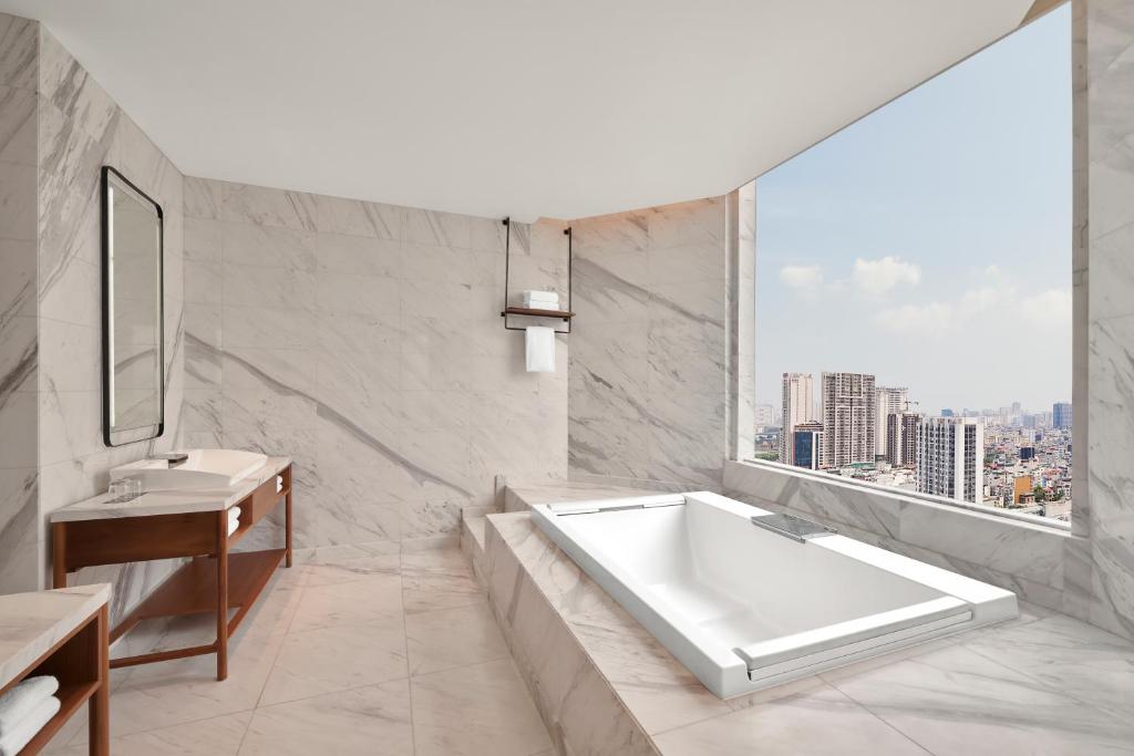 Crowne Plaza West Hà Nội