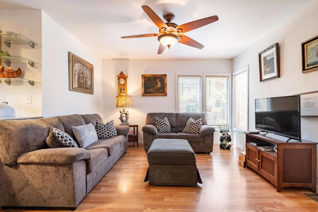 Serenity House near Gaslamp, San Diego Zoo & Petco image