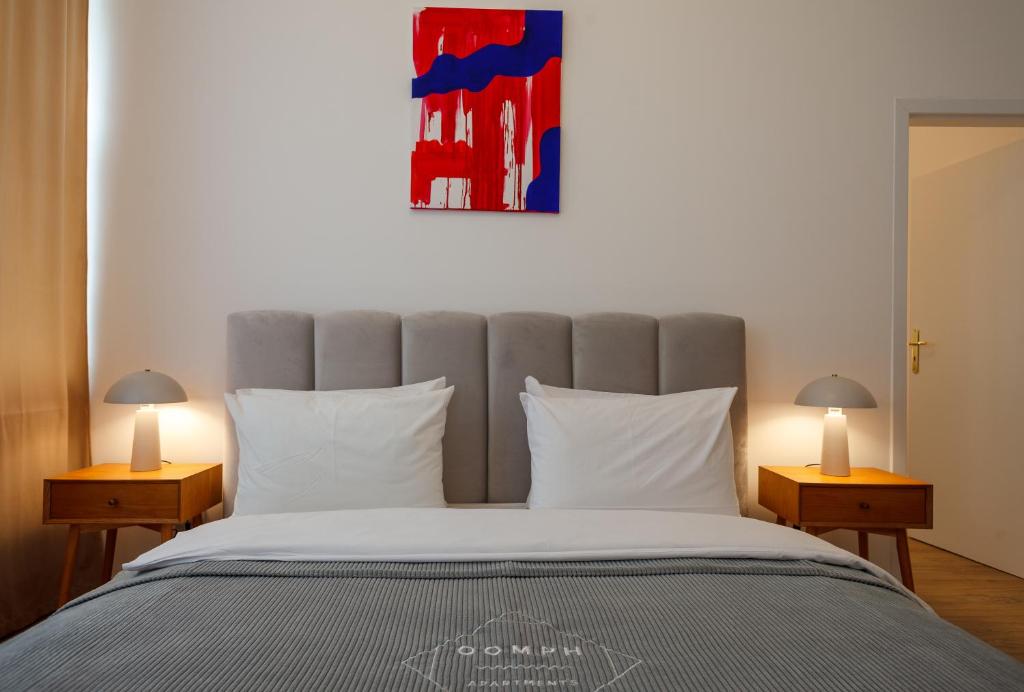 oompH Berlin 3BR Apt with Light Tones and Artwork - Tap to explore photos
