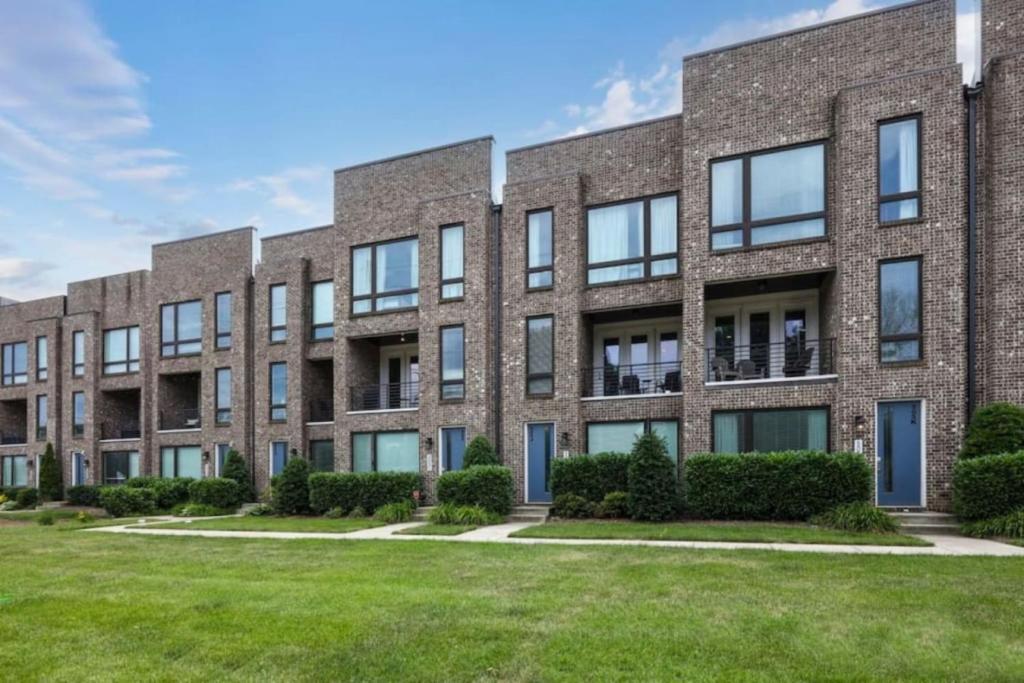 WeHo Nashville Home, Geodis Park, Private Movie Theater! 10min to Broadway! Sleeps 10!