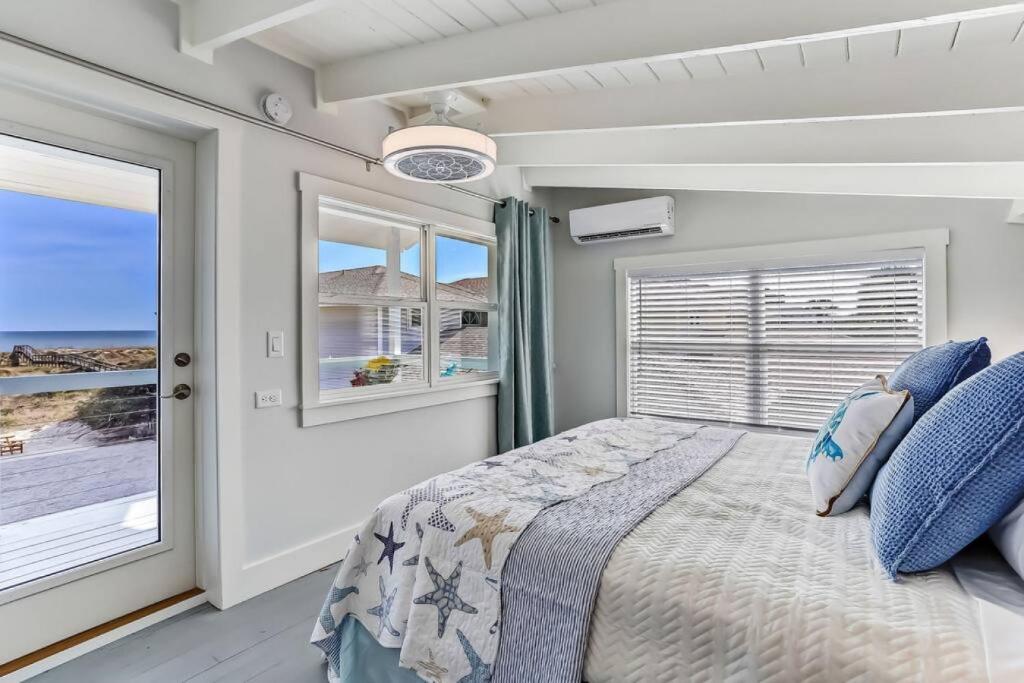 Turtle Loft - Charming Oceanfront Loft - Multiple Decks - Private Beach Access - Tap to explore photos