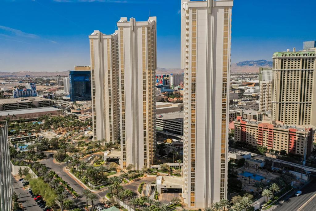 StripViewSuites at Signature image